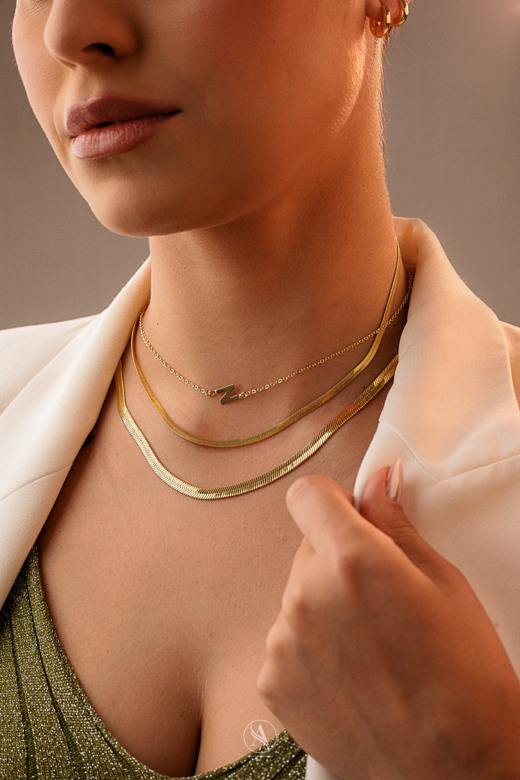 COLAR PERSONALIZADO COM INICIAL DELICATE