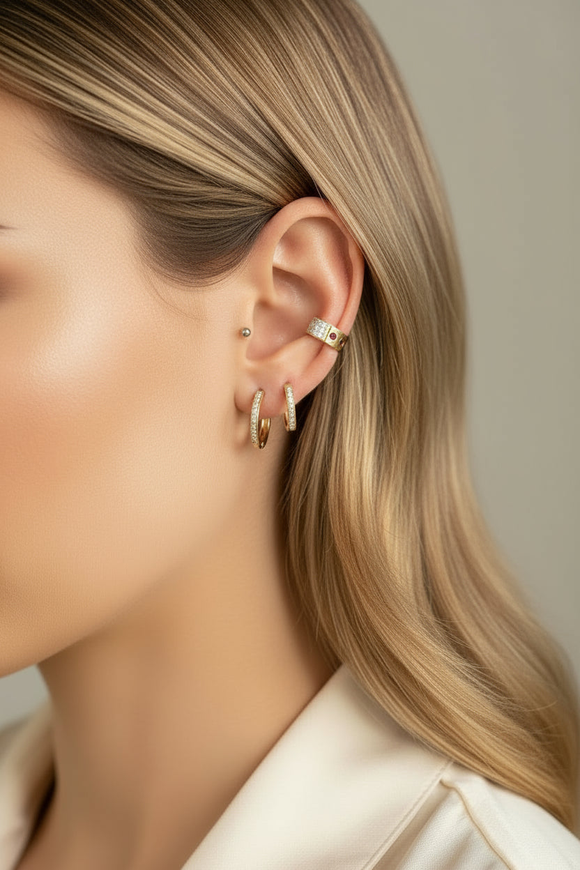 Brinco Piercing Fake com Zircônias Banhado em Ouro 18k image 1