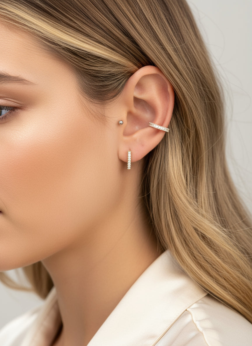 Brinco Click V Banhado em Ouro 18k image 1