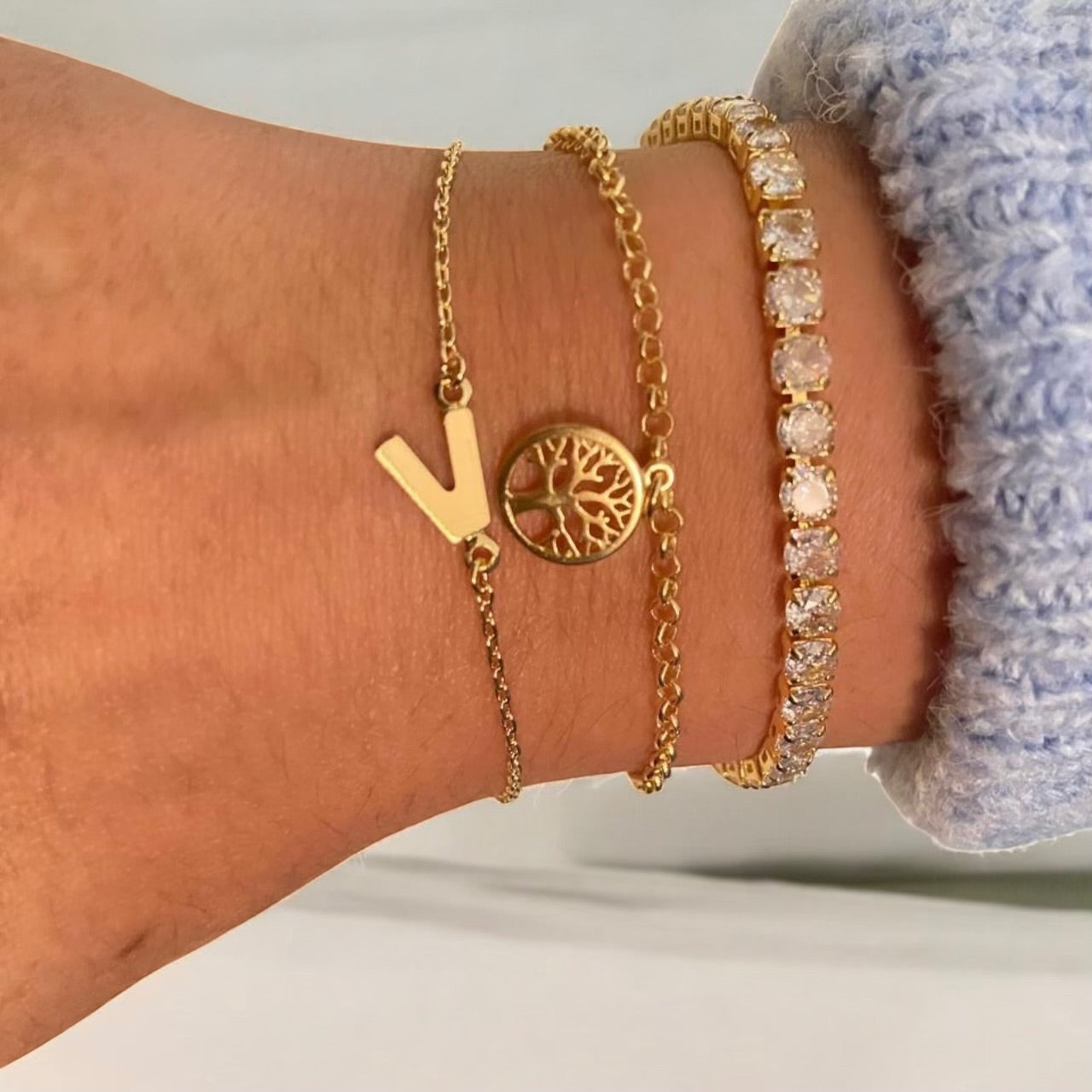 Pulseira Delicada com Letra Inicial Banhada em Ouro 18k