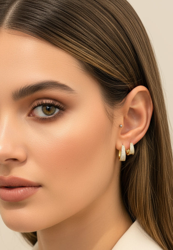 Brinco em U Cravejado em Zircônias Banhado em Ouro 18k - 3 Tamanhos image 2