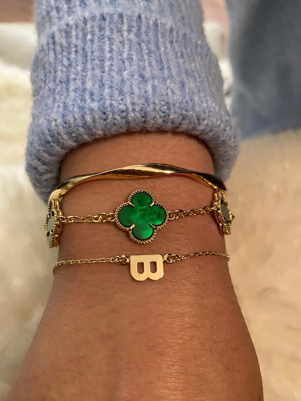 Pulseira Delicada com Letra Inicial Banhada em Ouro 18k