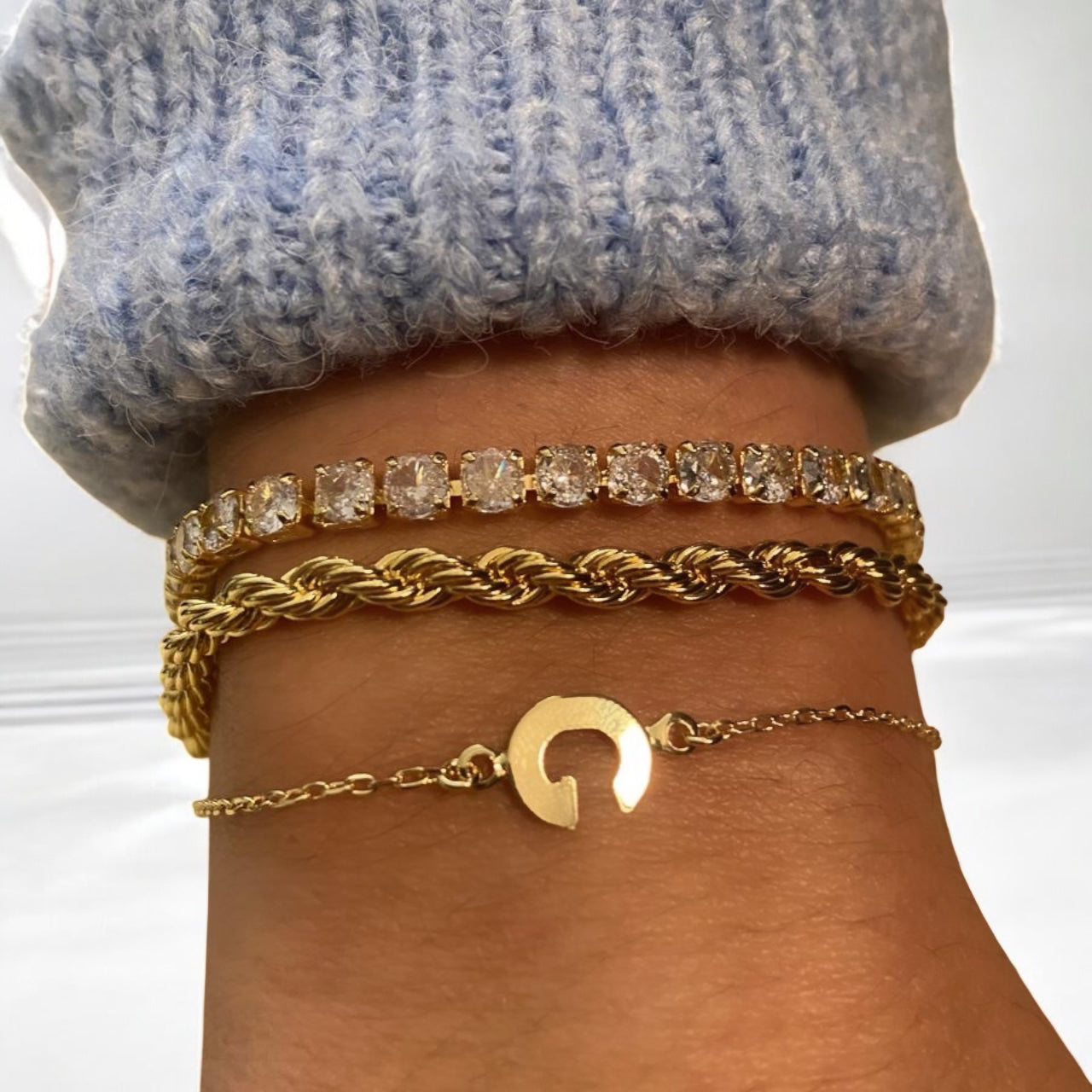 Pulseira Delicada com Letra Inicial Banhada em Ouro 18k