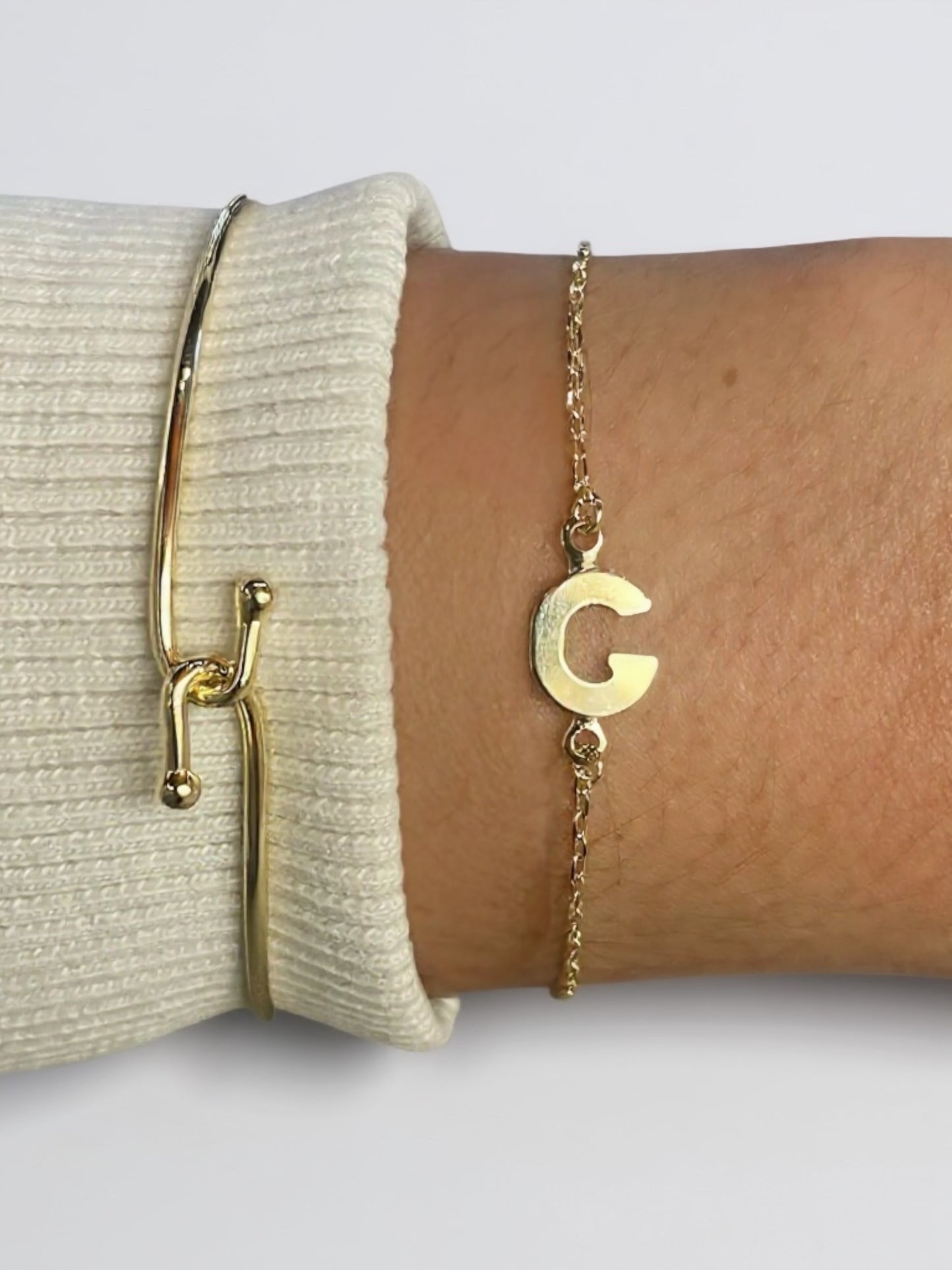 Pulseira Delicada com Letra Inicial Banhada em Ouro 18k
