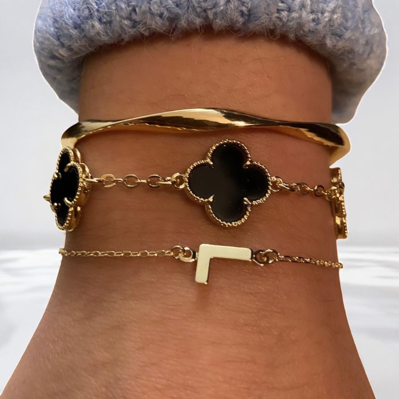 Pulseira Delicada com Letra Inicial Banhada em Ouro 18k