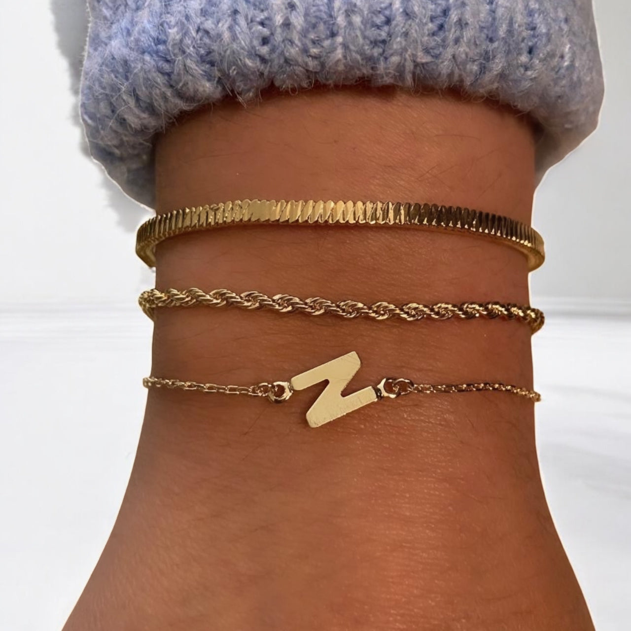 Pulseira Delicada com Letra Inicial Banhada em Ouro 18k