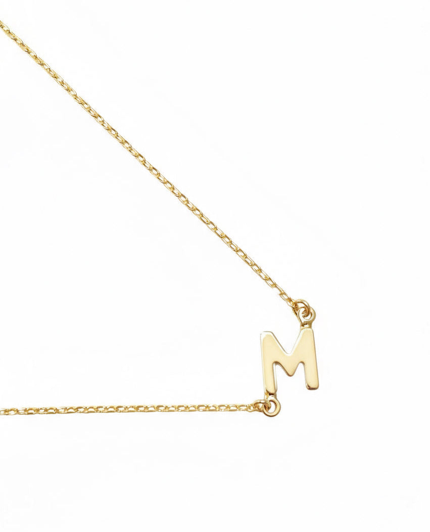 COLAR PERSONALIZADO COM INICIAL DELICATE