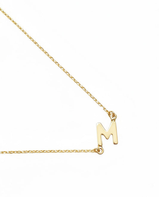 COLAR PERSONALIZADO COM INICIAL DELICATE