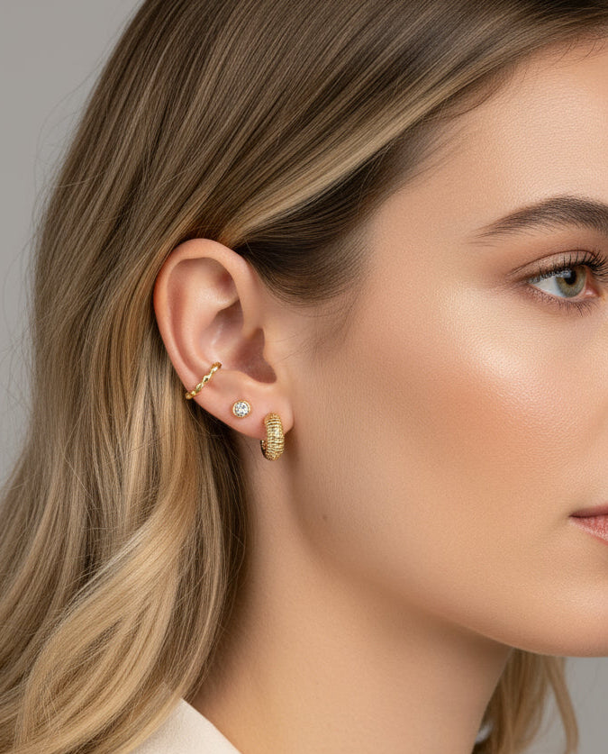 Brinco Argola Trabalhada Banhada em Ouro 18k image 1