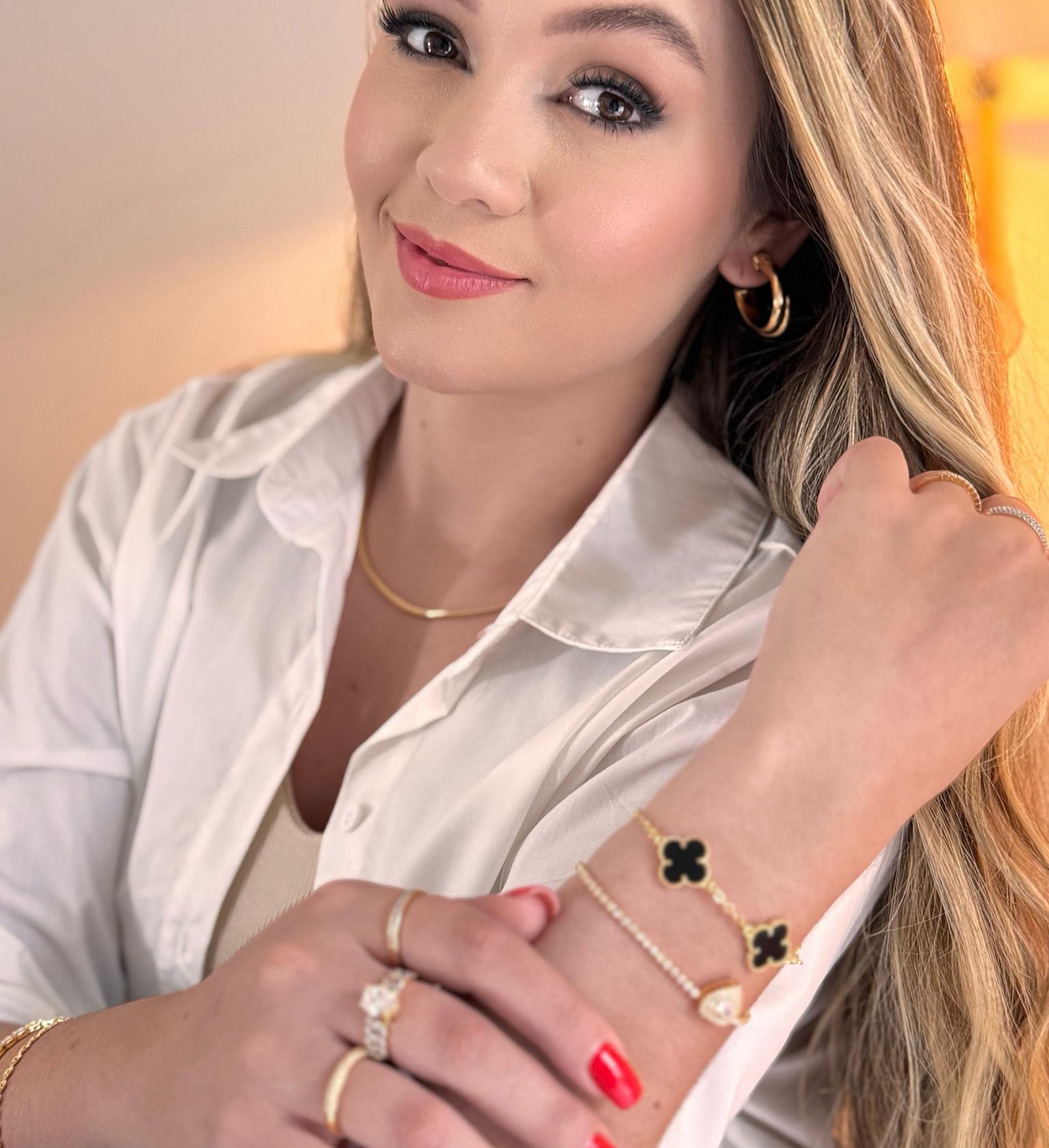 Pulseira Trevo Banhada em Ouro 18K - Preta image 1