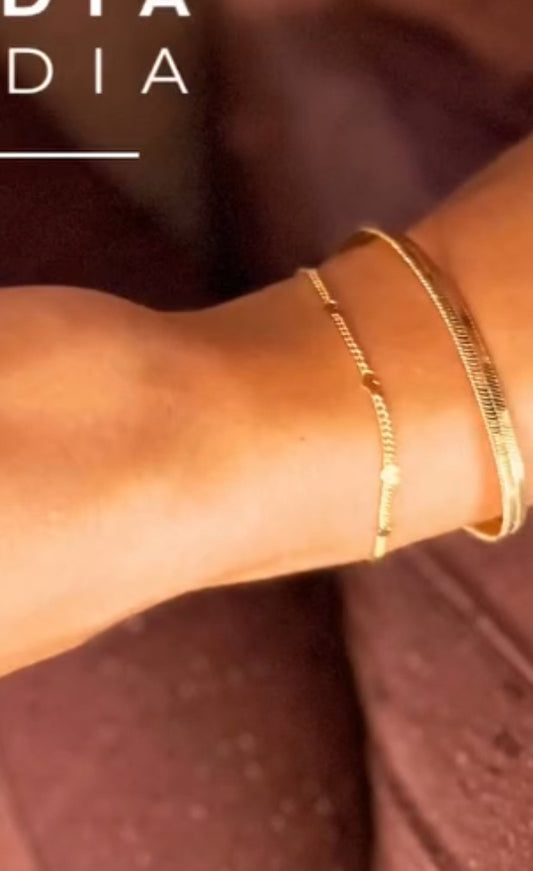 Pulseira Mini Corações Banhada em Ouro 18k image 1