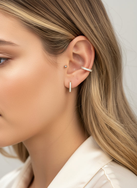 Brinco Click V Banhado em Ouro 18k image 1