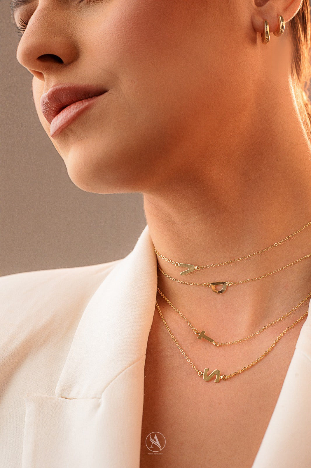 COLAR PERSONALIZADO COM INICIAL DELICATE