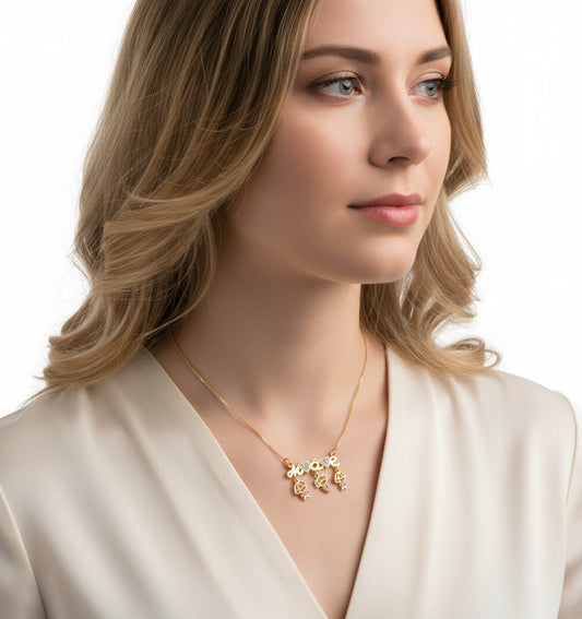 Colar Mãe de 2 Meninos e 1 Menina Banhado em Ouro 18K image 0