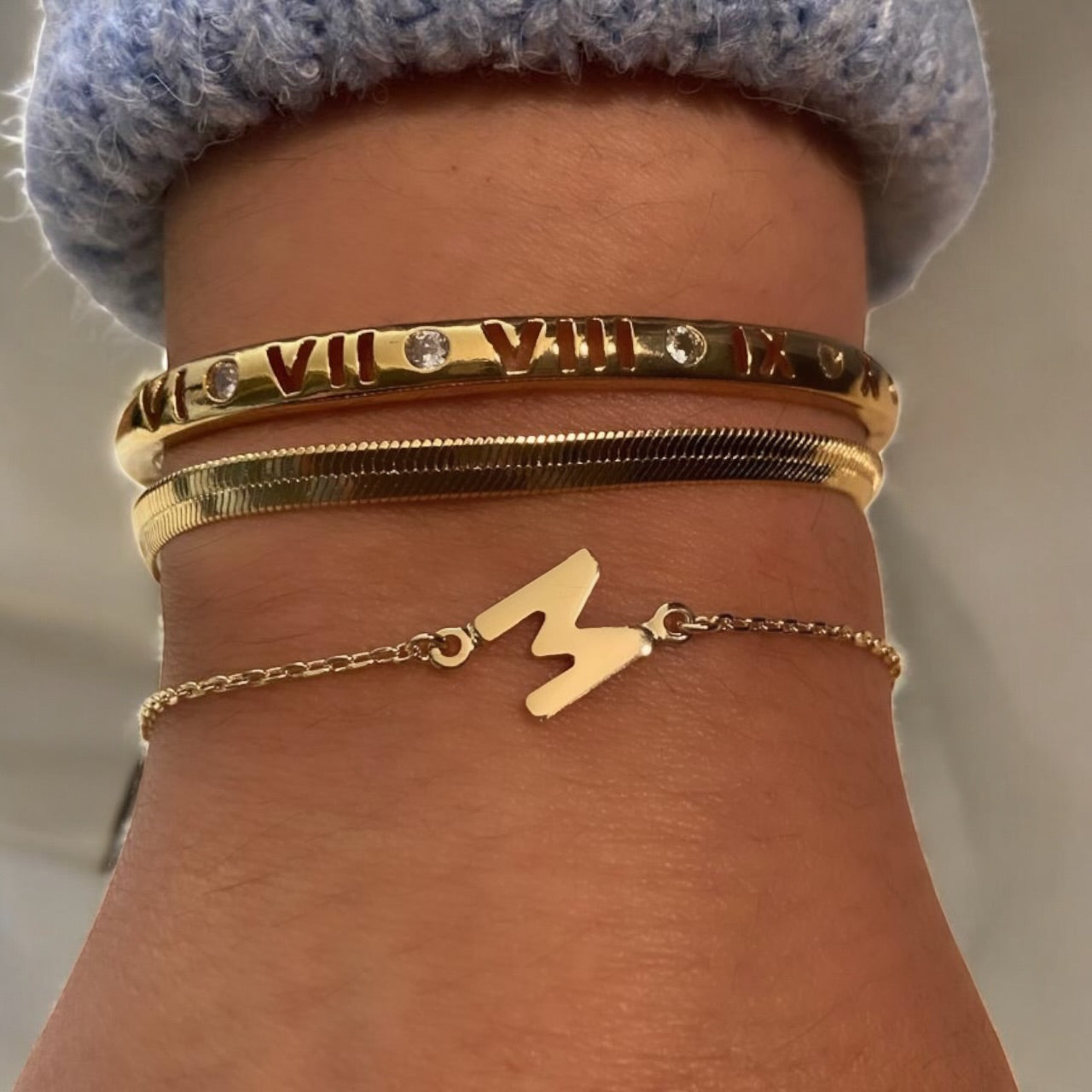 Pulseira Delicada com Letra Inicial Banhada em Ouro 18k