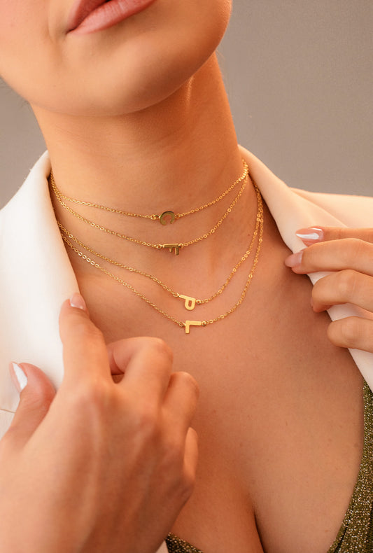 COLAR PERSONALIZADO COM INICIAL DELICATE