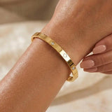 Bracelete em Trevo e Pontos de Luz